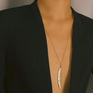 💖 Gold chain feather pendant necklace